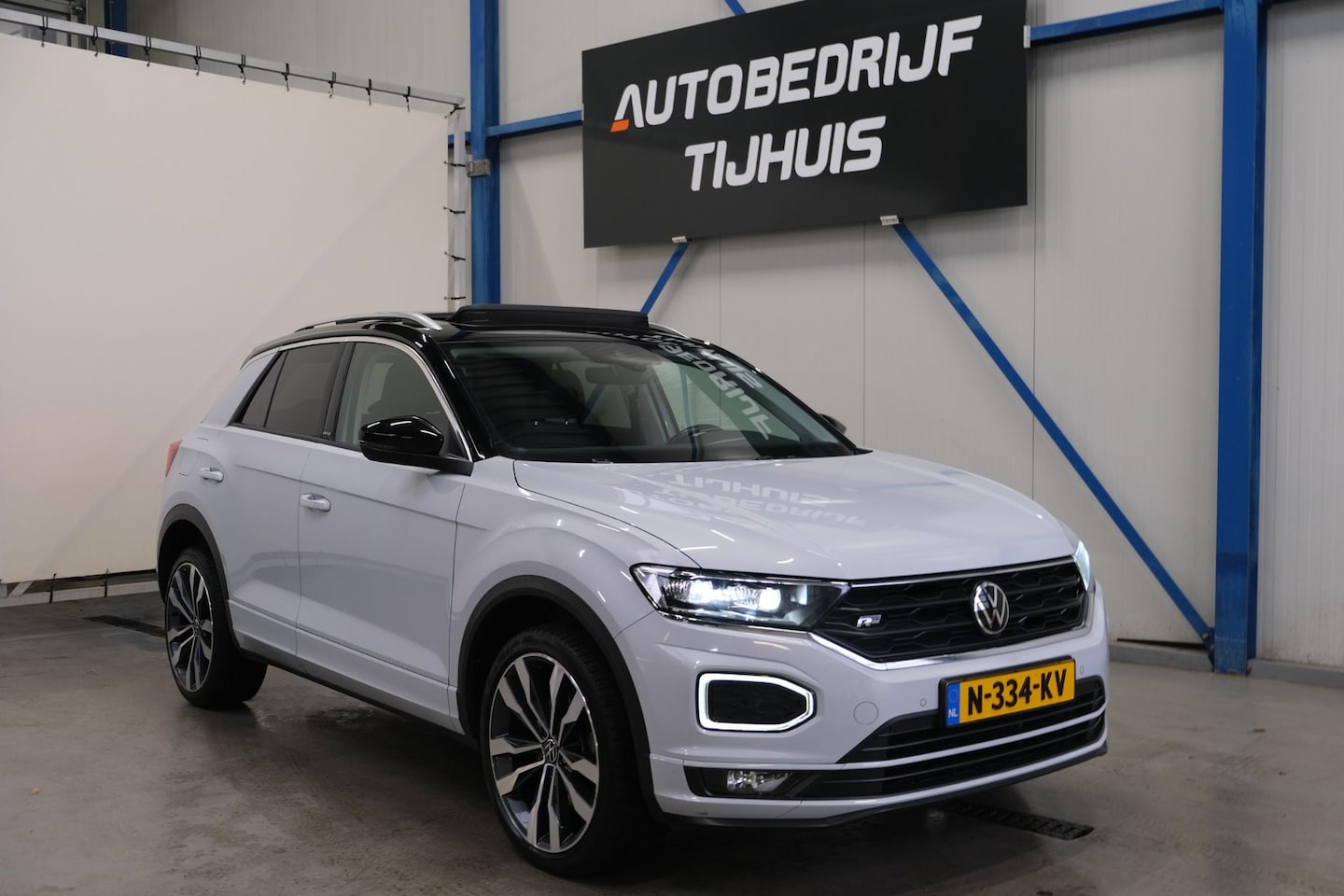Volkswagen T-Roc - 1.5 TSI Sport Business R-Line Automaat - Airco, Cruise, Panodak, Carplay, Virtual Display, - AutoWereld.nl