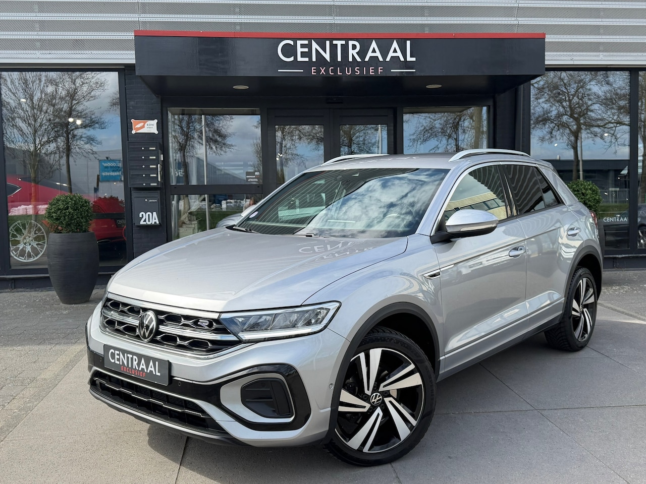 Volkswagen T-Roc - 1.5 TSI R-Line 150PK Carplay|ACC|Canera|DSG|keyless - AutoWereld.nl