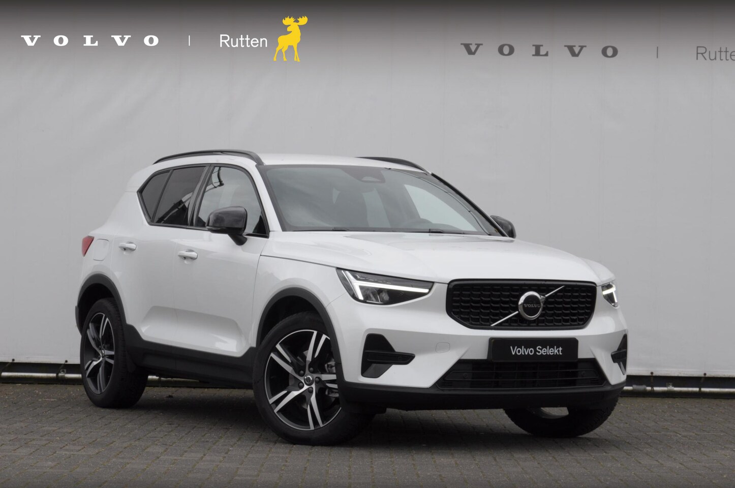 Volvo XC40 - B4 211PK Automaat Plus Dark / Adaptive cruise control / Elektrische stoelen / Harman Kardo - AutoWereld.nl