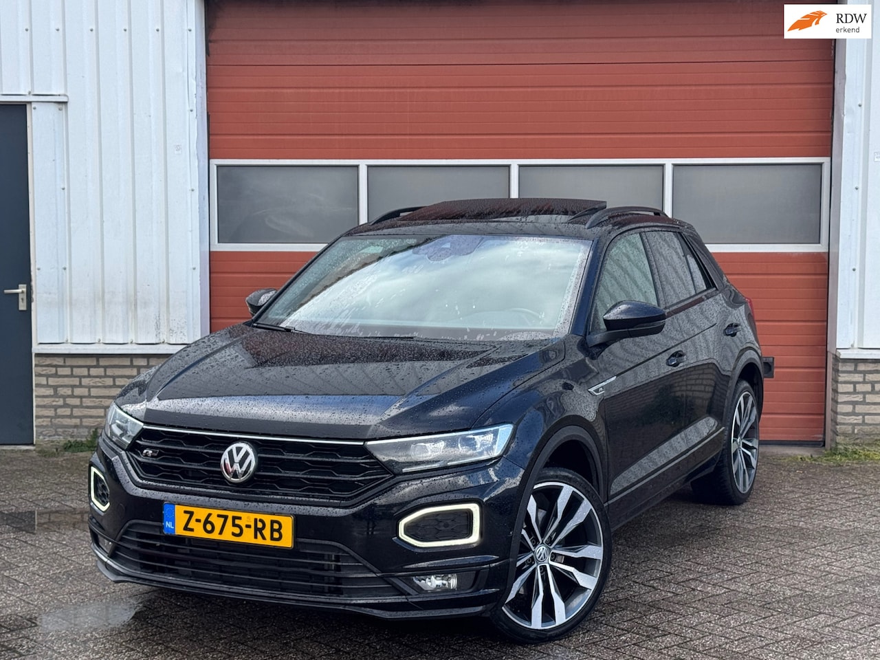 Volkswagen T-Roc - 1.5 TSI Sport Business 3 x R-Line | Virtual | Pano | - AutoWereld.nl