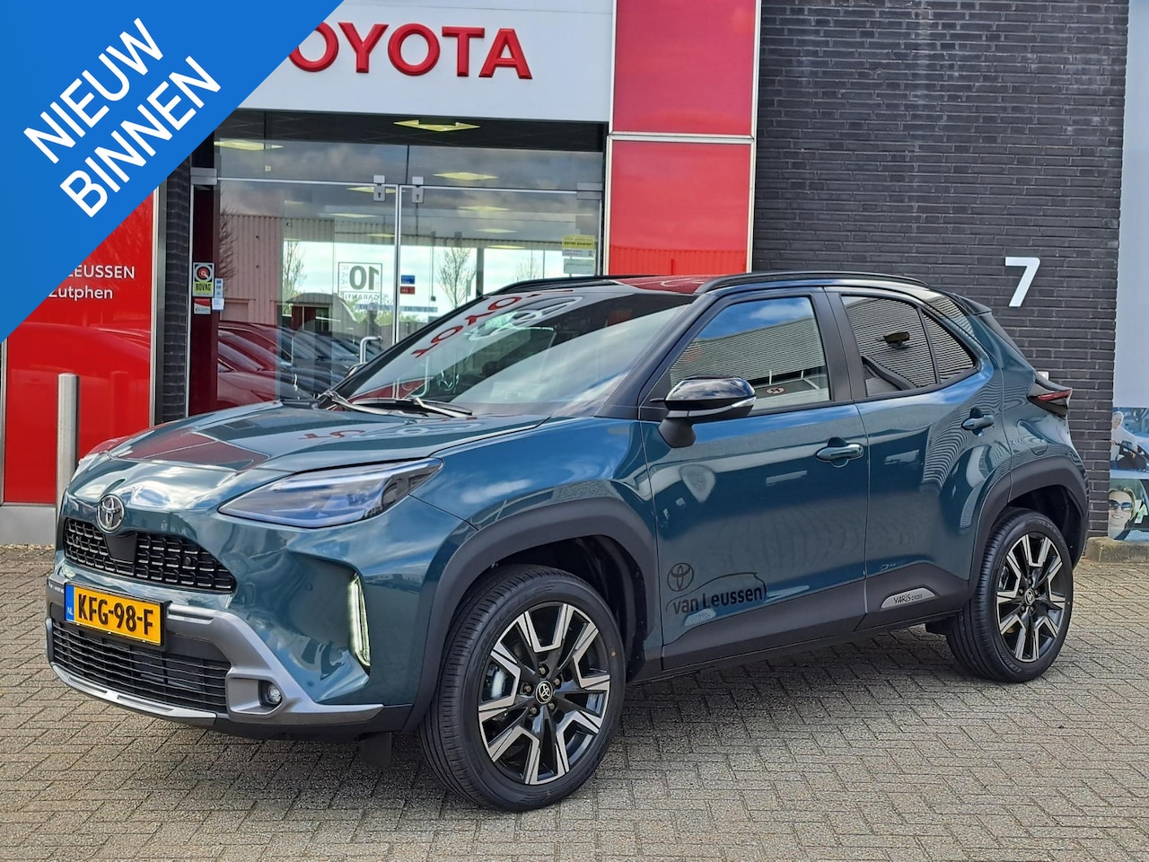 Toyota Yaris Cross - 1.5 Hybrid 130 Executive BLIND SPOT PDC STOELVERWARMING BI-TONE ELEKTRISCHE ACHTERKLEP - AutoWereld.nl