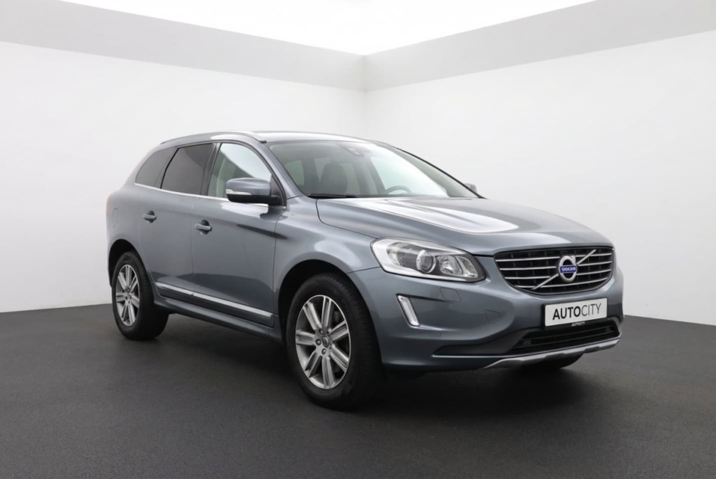Volvo XC60 - 2.0 D4 FWD Ocean Race Pano l Harman l Memory l Bliss - AutoWereld.nl