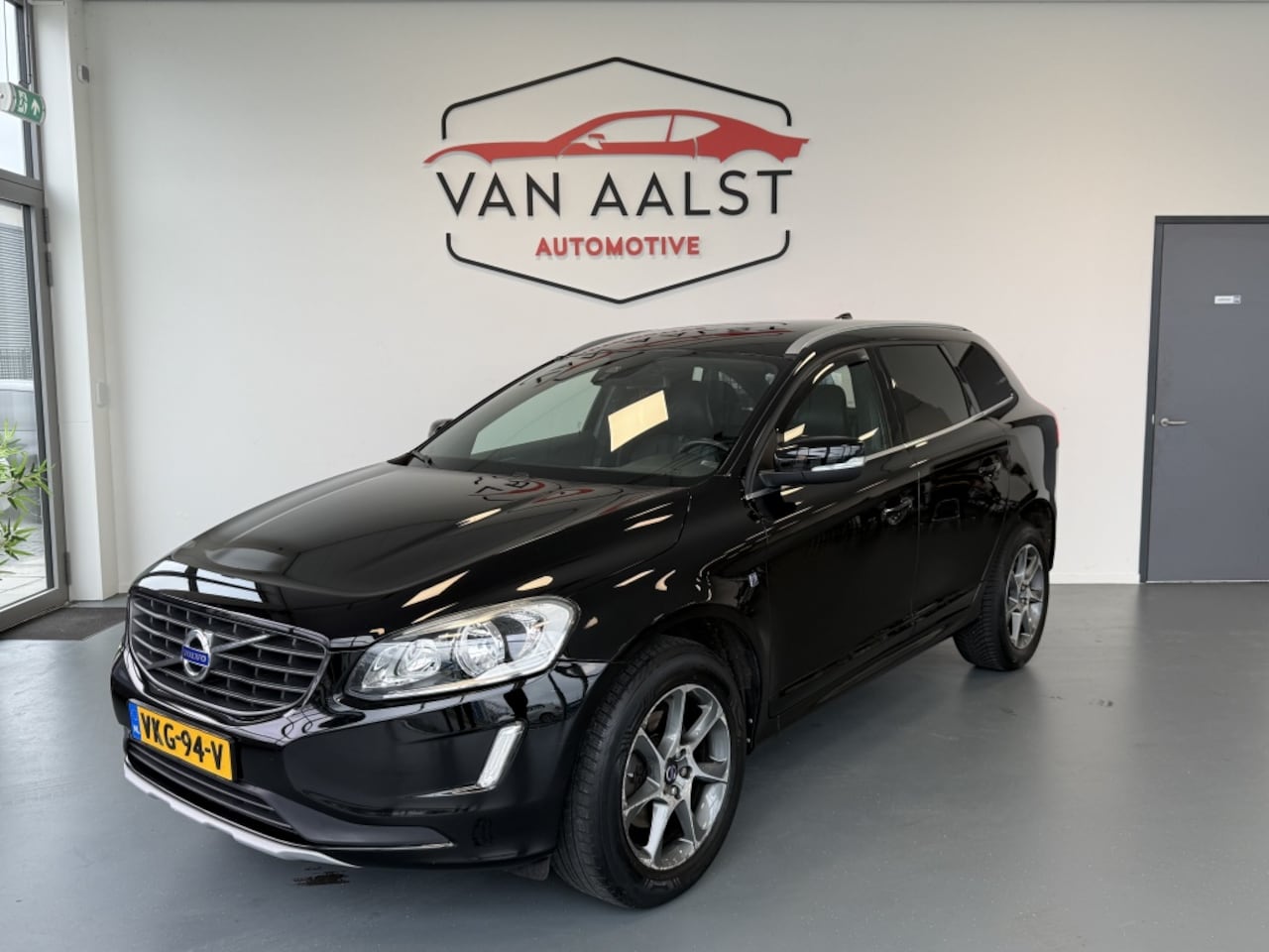 Volvo XC60 - Ocean Race/ Grijs Kenteken/ Leder/ Navi/ Trekhaak - AutoWereld.nl