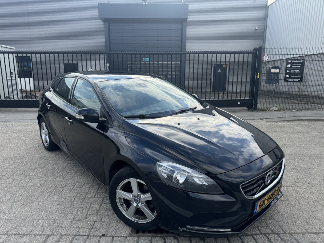 Volvo V40 - 2.0 D2 120PK PANO NAVI SENSOR 2015 - AutoWereld.nl