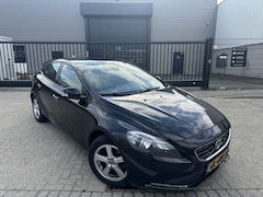 Volvo V40 - 2.0 D2 120PK PANO NAVI SENSOR 2015
