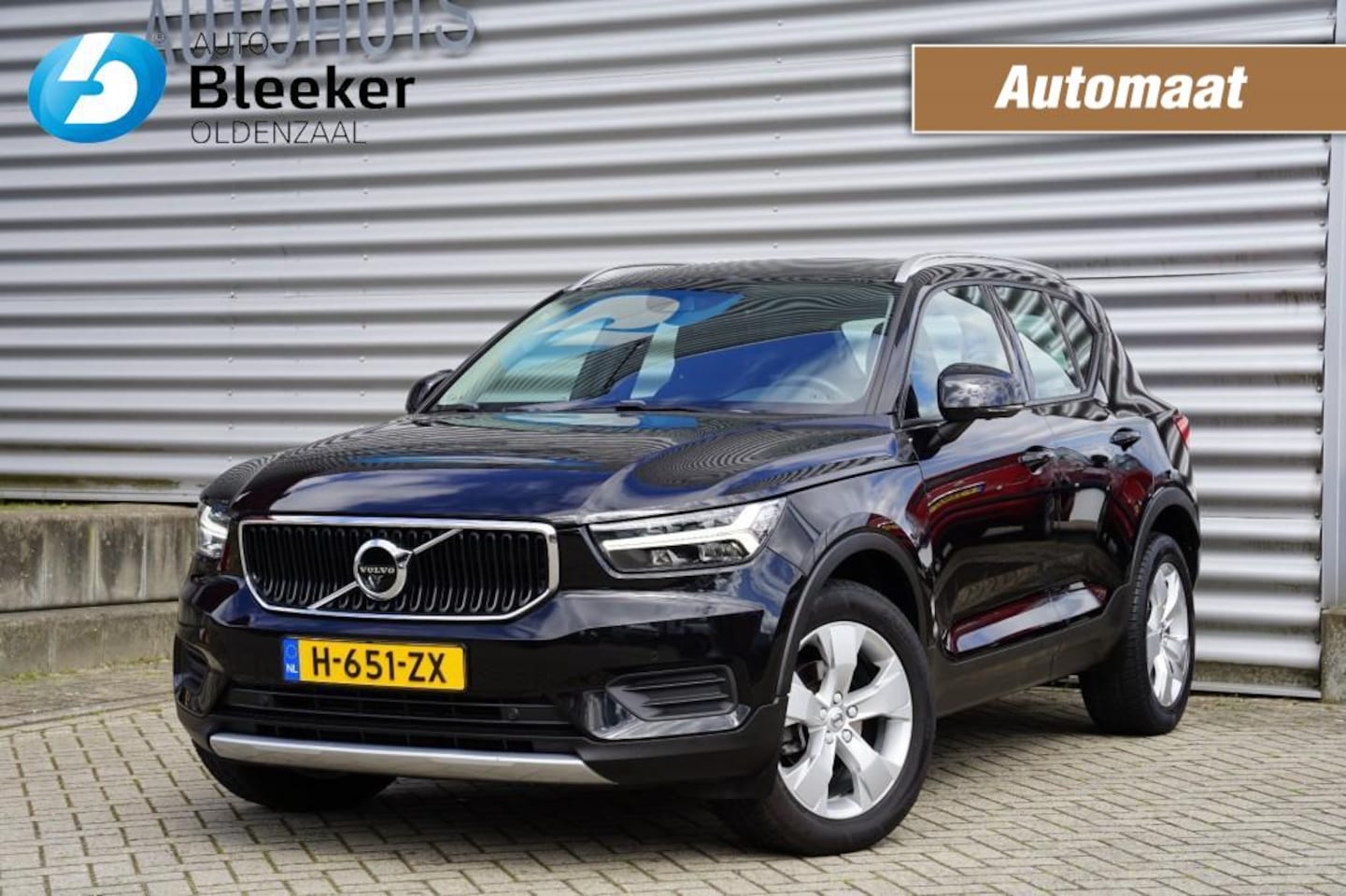 Volvo XC40 - 1.5 T2 Momentum Ecc Navi 360-camera Trekhaak NL-auto! - AutoWereld.nl