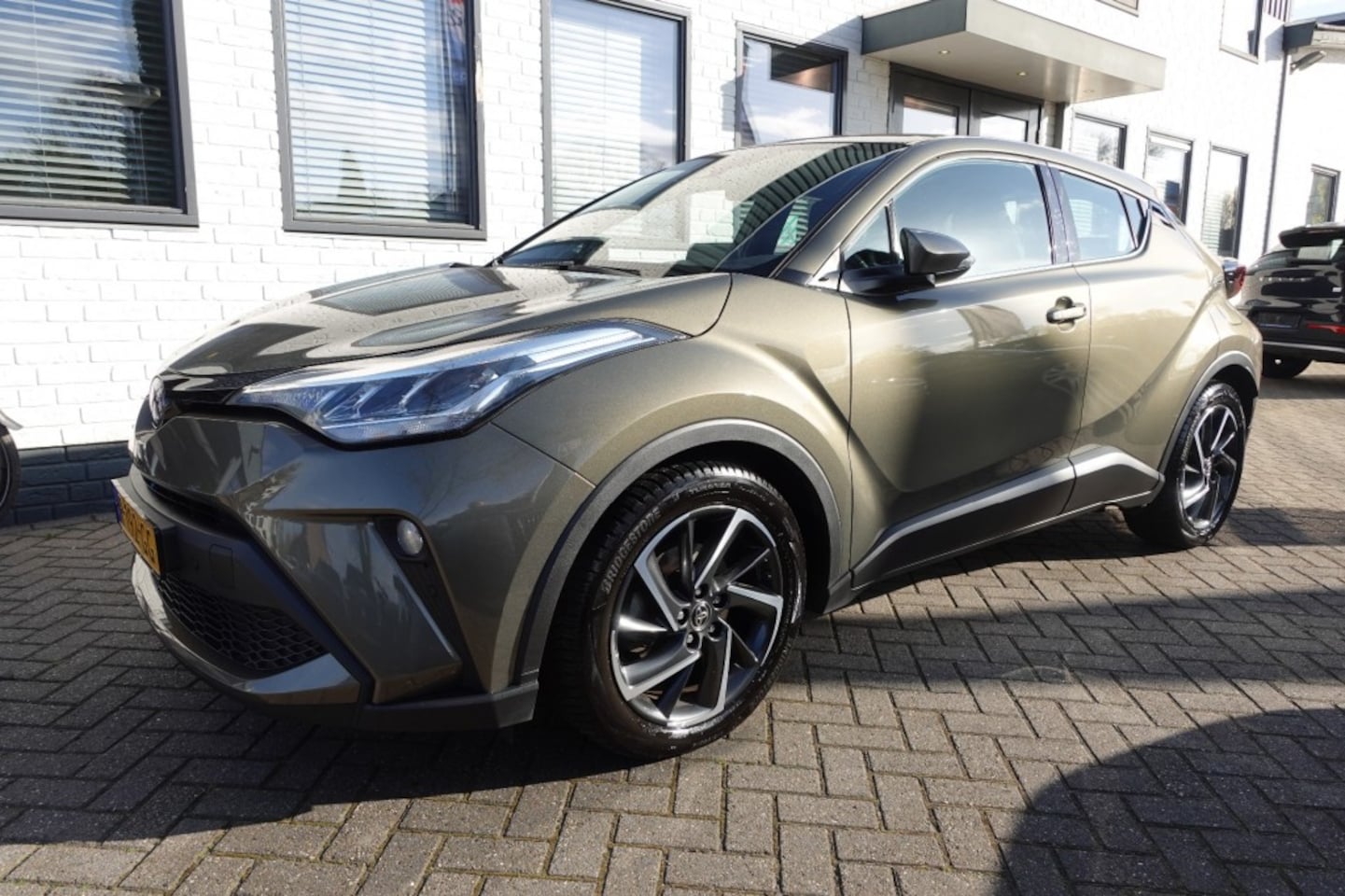 Toyota C-HR - 2.0 HYBRID DYNAMIC Navigatie Camera Clima NL geleverd - AutoWereld.nl