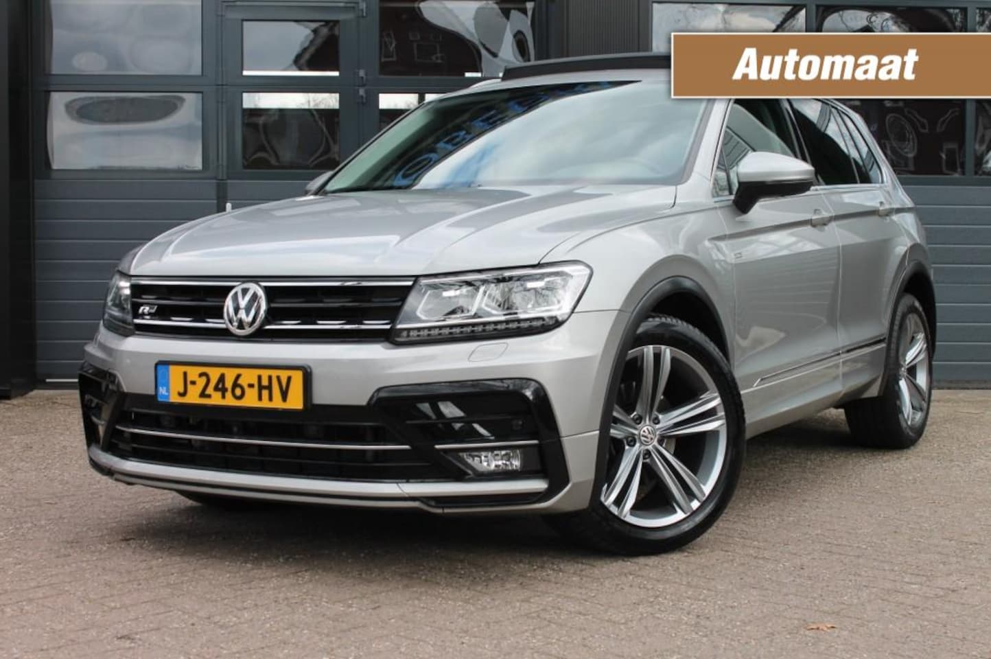Volkswagen Tiguan - 1.5 TSI Join NHIGHL. BUS R-line  Panorama dak / wegklapbare trekhaak - AutoWereld.nl