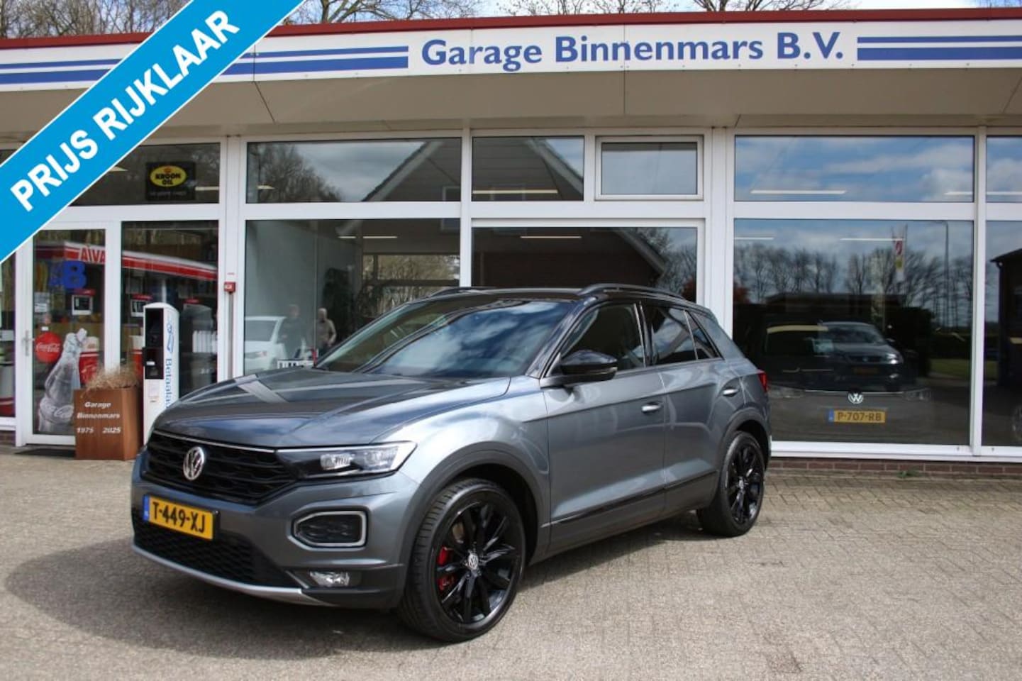 Volkswagen T-Roc - 1.5 TSI Sport 1.5 TSI Sport, Autom, Camera, Trekhaak, Stoelverw., Navi, Carplay - AutoWereld.nl