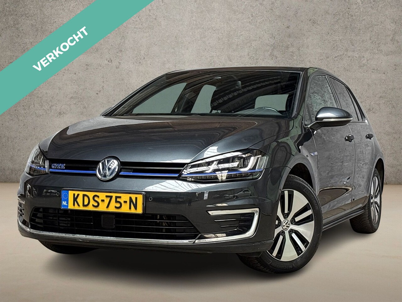 Volkswagen Golf - 1.4 TSI GTE 204Pk Automaat (NAVIGATIE, CLIMATE, KEYLESS, CAMERA, ADAPTIVE CRUISE, SPORTSTO - AutoWereld.nl