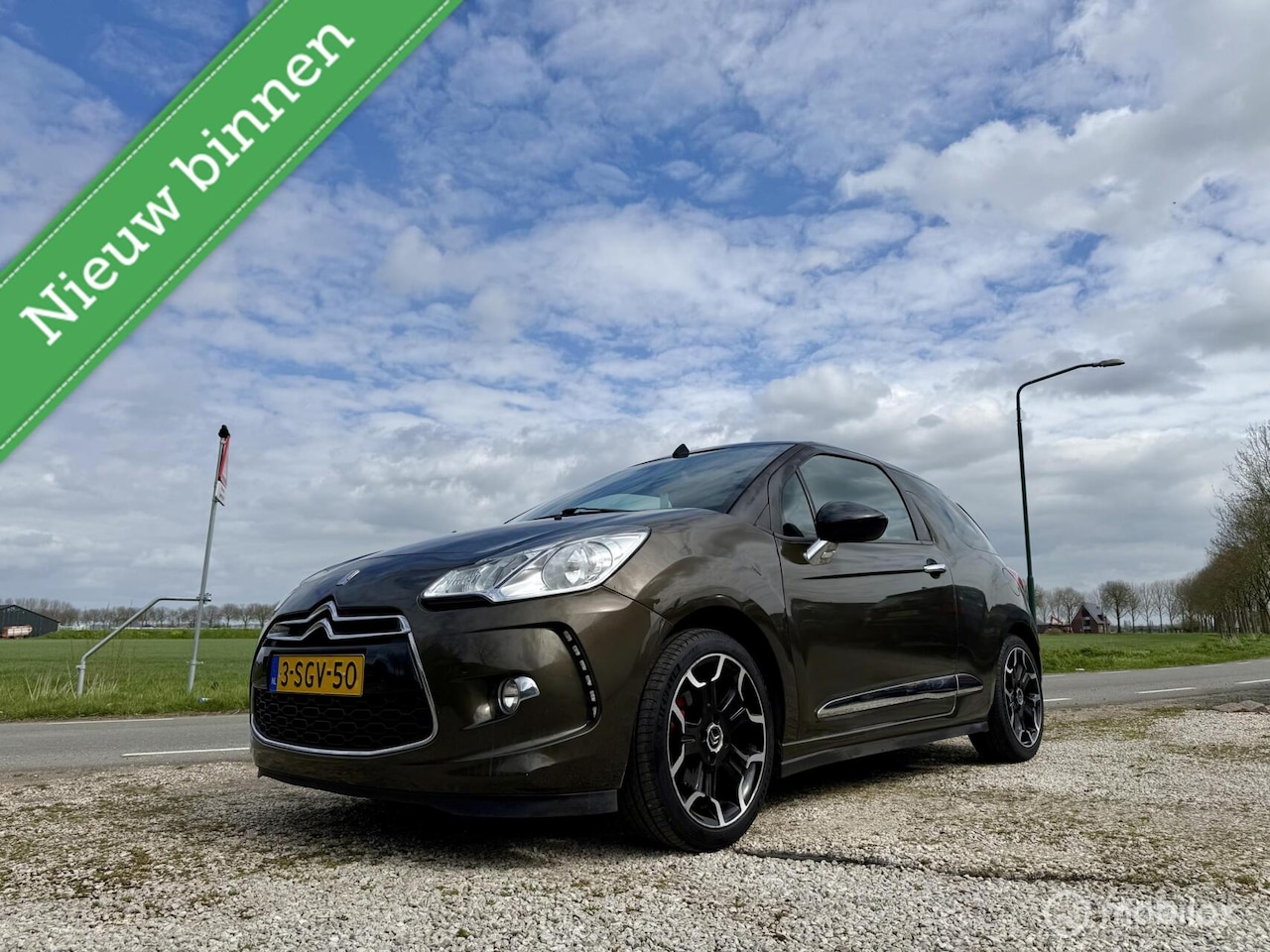 Citroën DS3 Cabrio - 1.2 VTi So Chic 1.2 VTi So Chic, BJ 2013, Nette Cabrio - AutoWereld.nl