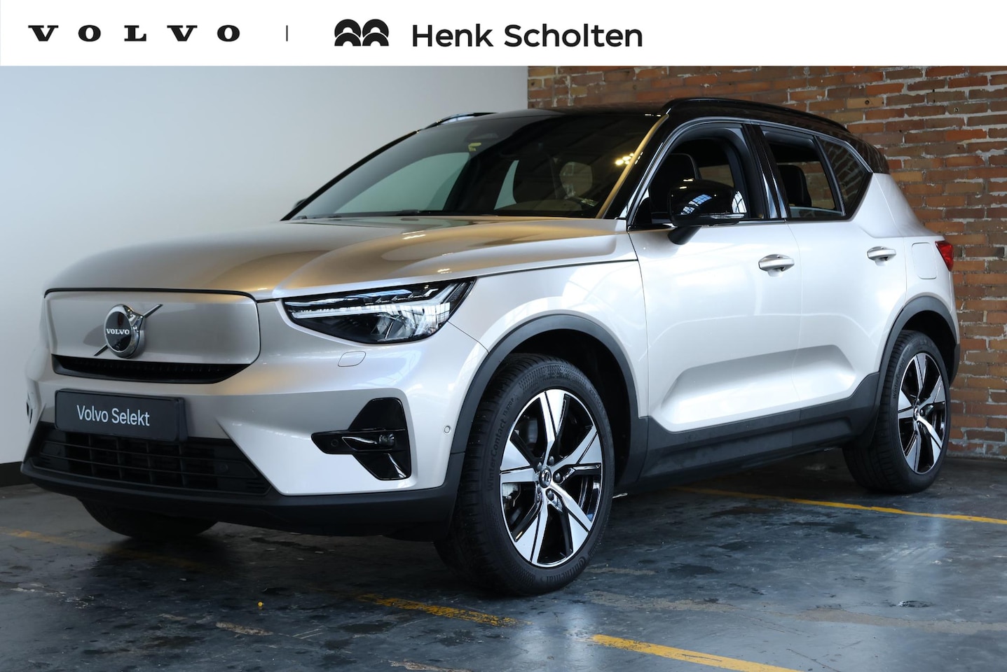 Volvo XC40 - Single Motor Extended Range Ultimate 82 kWh | Semi-Electrische Wegklapbare Trekhaak | Pano - AutoWereld.nl