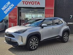 Toyota Yaris Cross - 1.5 Hybrid 115 First Edition STUUR EN STOELVERWARMING ADAPTIVE CRUISE CAMERA APPLE CAR PLA