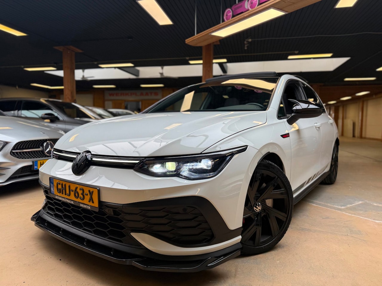 Volkswagen Golf - 2.0 TSI GTI Clubsport Pano IQ Lights Sfeer Stoelvw Stuurvw - AutoWereld.nl