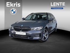 BMW 3-serie Touring - 330e | Innovationspakket | Comfort Access | Achteruitrijcamera | Panoramadak | Stoelverwar