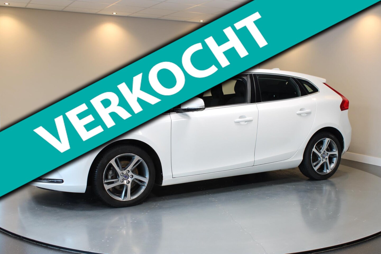 Volvo V40 - 1.6 T2 Momentum *Distr.riem VV* Camera|Cruise|Navi|NAP - AutoWereld.nl