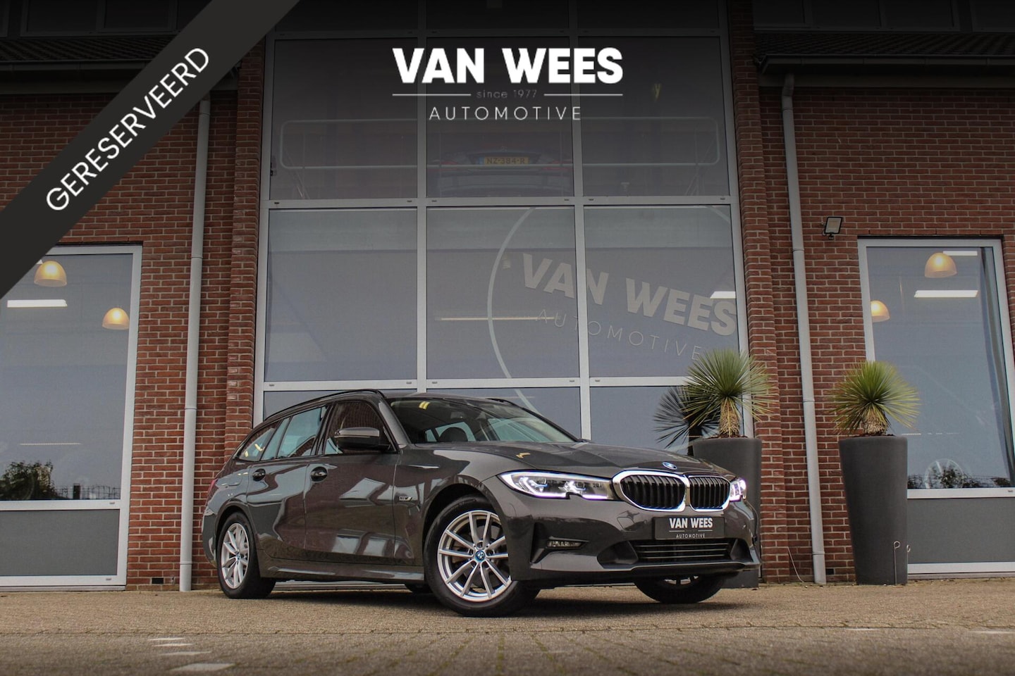 BMW 3-serie Touring - 320e High Executive | NL auto | BTW auto | Laser LED | Carplay | Sportstoelen | Sportstuur - AutoWereld.nl