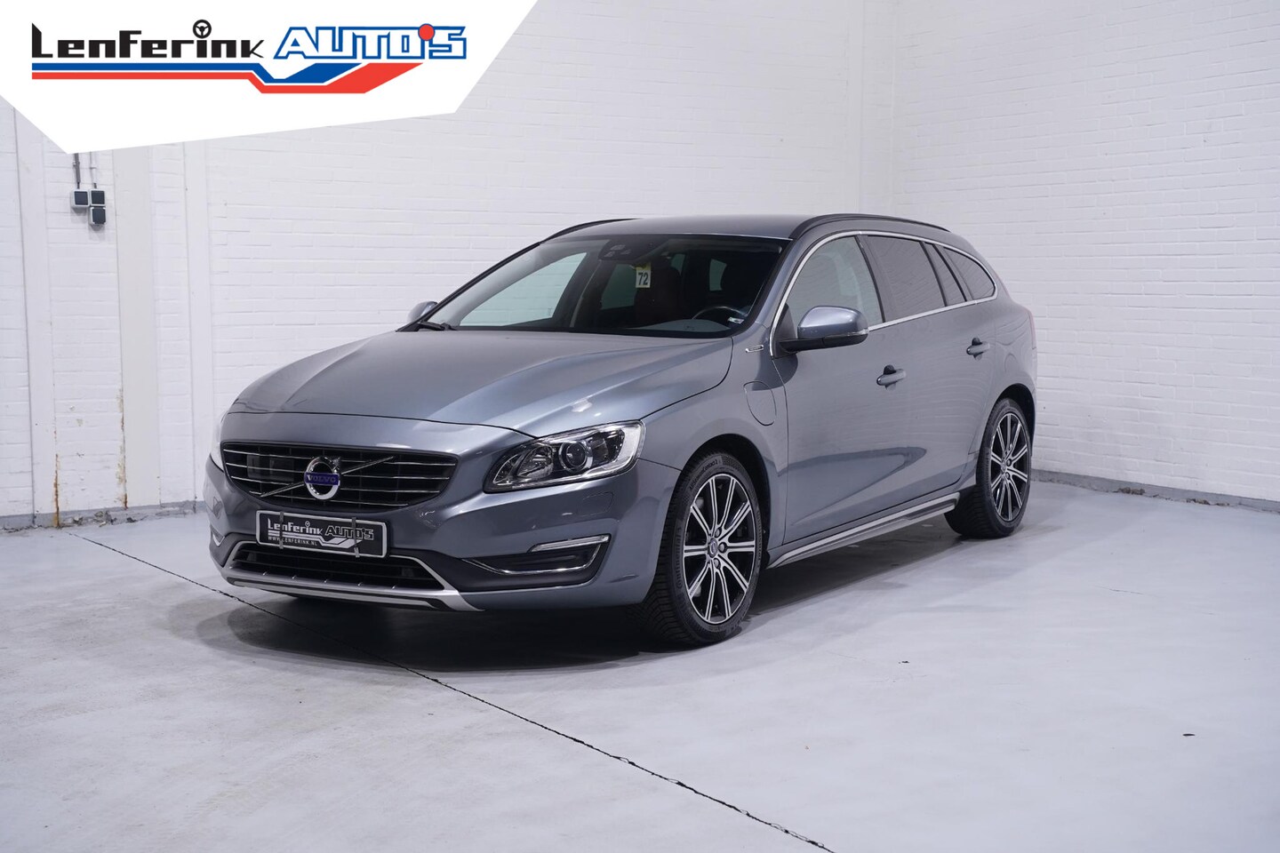 Volvo V60 - 2.4 D5 Twin Engine AWD navigatie lederen bekleding lane-assist stoelverwarming private-gla - AutoWereld.nl