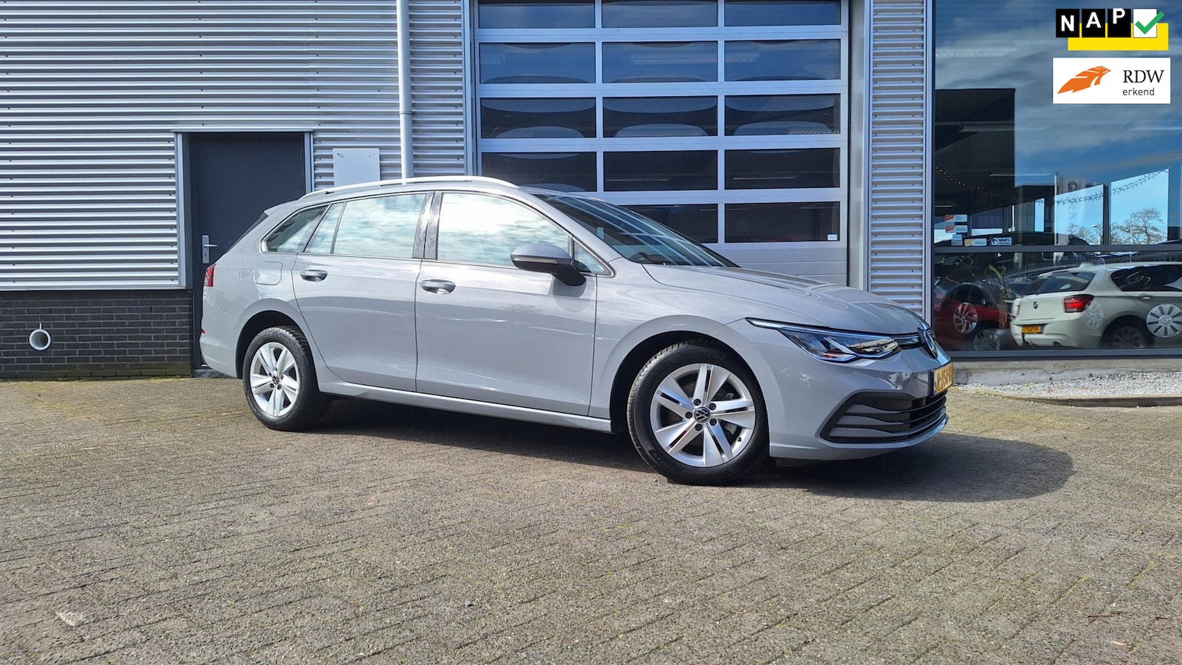Volkswagen Golf Variant - 1.0 TSI Life/Navigatie/Ecc/Cruise/Lm/Camera/Enz - AutoWereld.nl