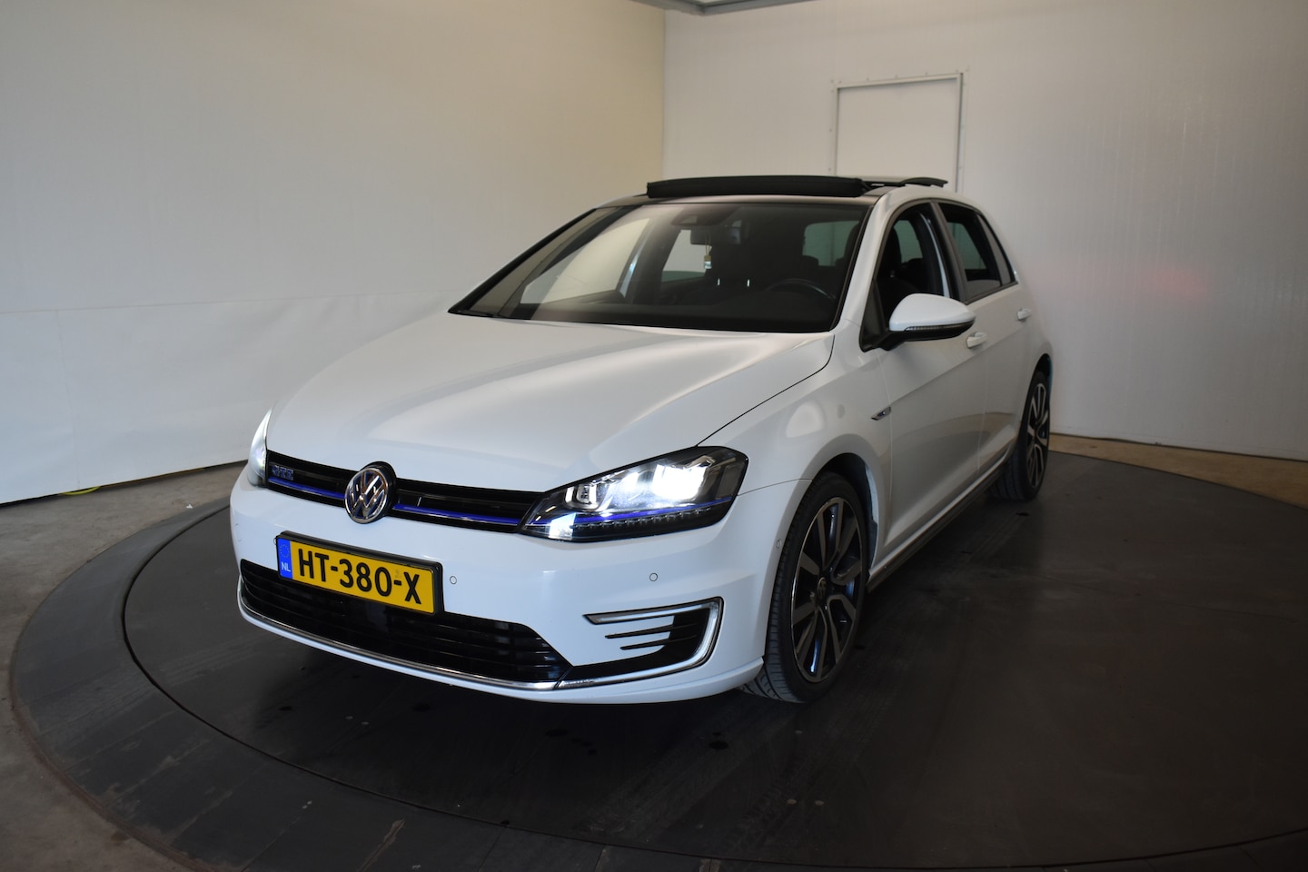 Volkswagen Golf - 1.4 TSI GTE trekhaak/adaptieve cruise/keyless/nieuwe distri + mechatronic - AutoWereld.nl