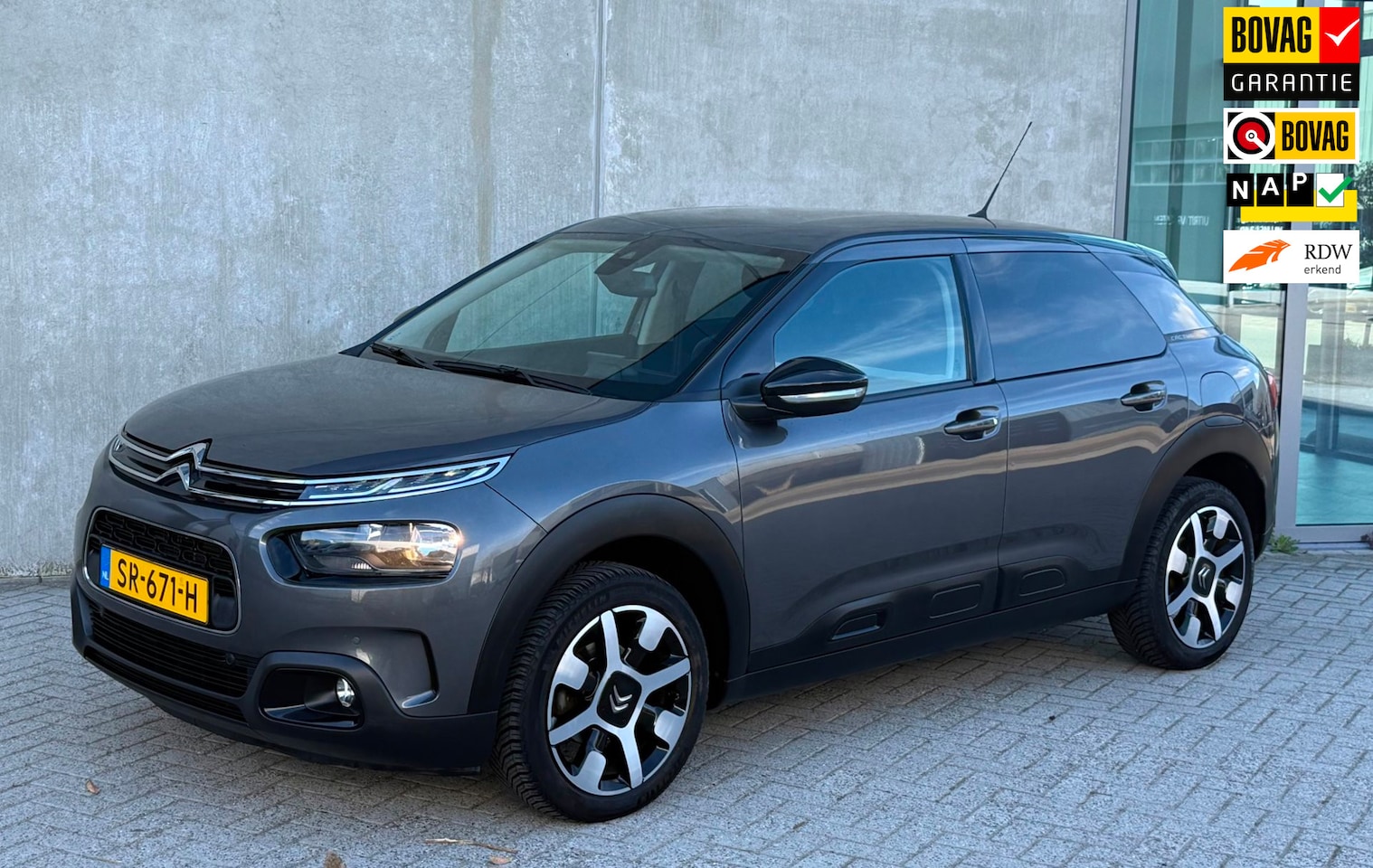 Citroën C4 Cactus - 1.2 110pk AUT 2018 Grijs CAMERA|NAP|TREKHAAK - AutoWereld.nl