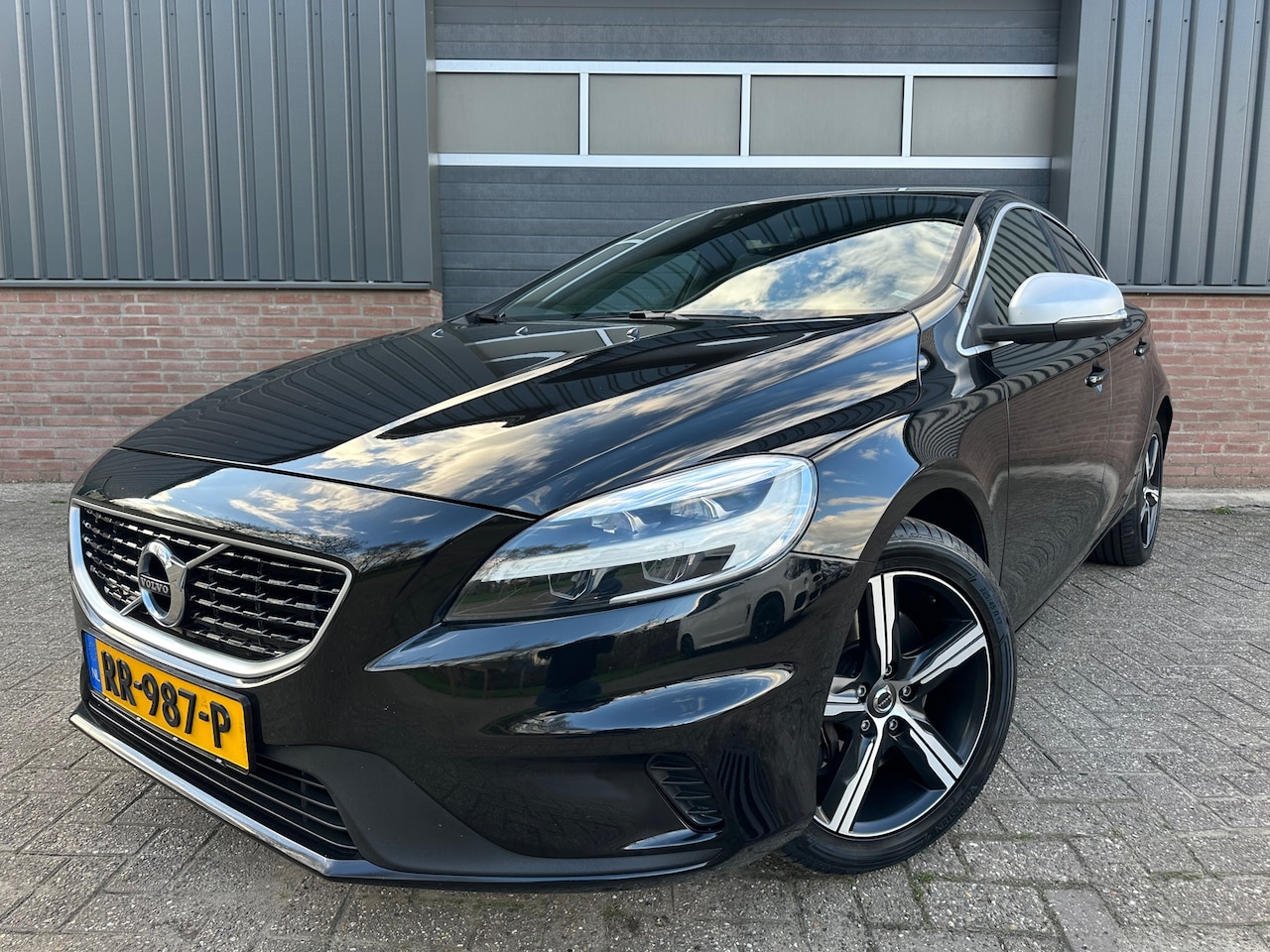 Volvo V40 - 2.0 190PK T4 Business Sport Afneembare trekhaak / Led koplampen - AutoWereld.nl