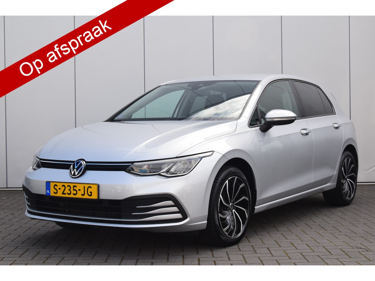 Volkswagen Golf - 1.0 TSI Life Digi/Cockpit Carplay/Dab Priv/Glass Led - AutoWereld.nl