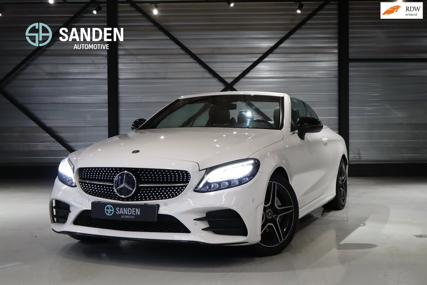 Mercedes-Benz C-klasse Cabrio - 200 AMG Premium Plus Pack|Automaat|LED|Navi|Camera|Alcantara|Stoel en nek verwarming|18inc - AutoWereld.nl