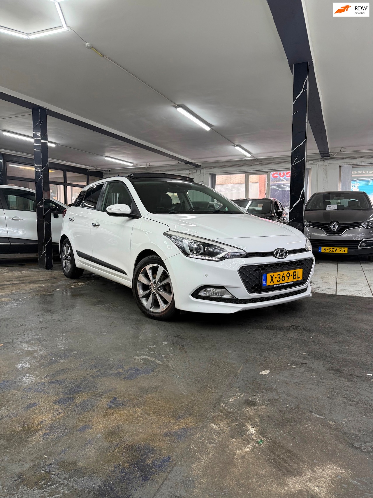 Hyundai i20 - 1.4i i-Vision Automaat | Pano | Camera | cruise control - AutoWereld.nl