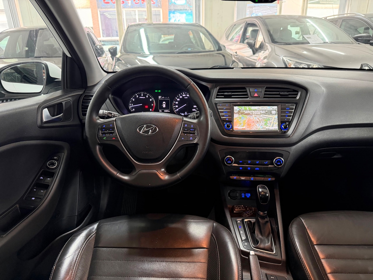Hyundai i20 - 1.4i i-Vision Automaat | Pano | Camera | cruise control - AutoWereld.nl