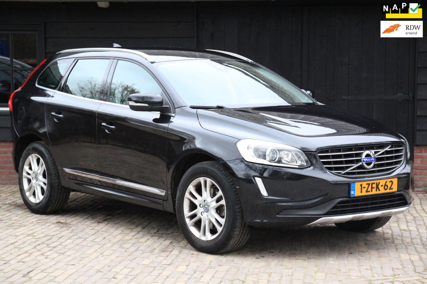 Volvo XC60 - 2.0 D4 FWD Summum Xenon/Leer/Navigatie/Parkeersensor/Trekhaak - AutoWereld.nl
