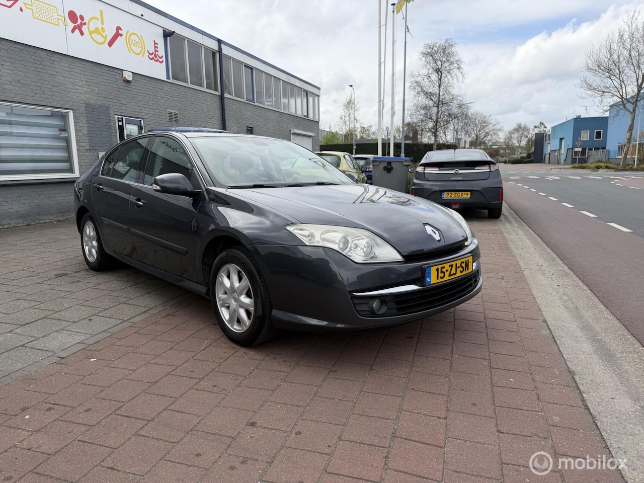 Renault Laguna - 2.0-16V Dynamique 2.0 16V Dynamique - AutoWereld.nl