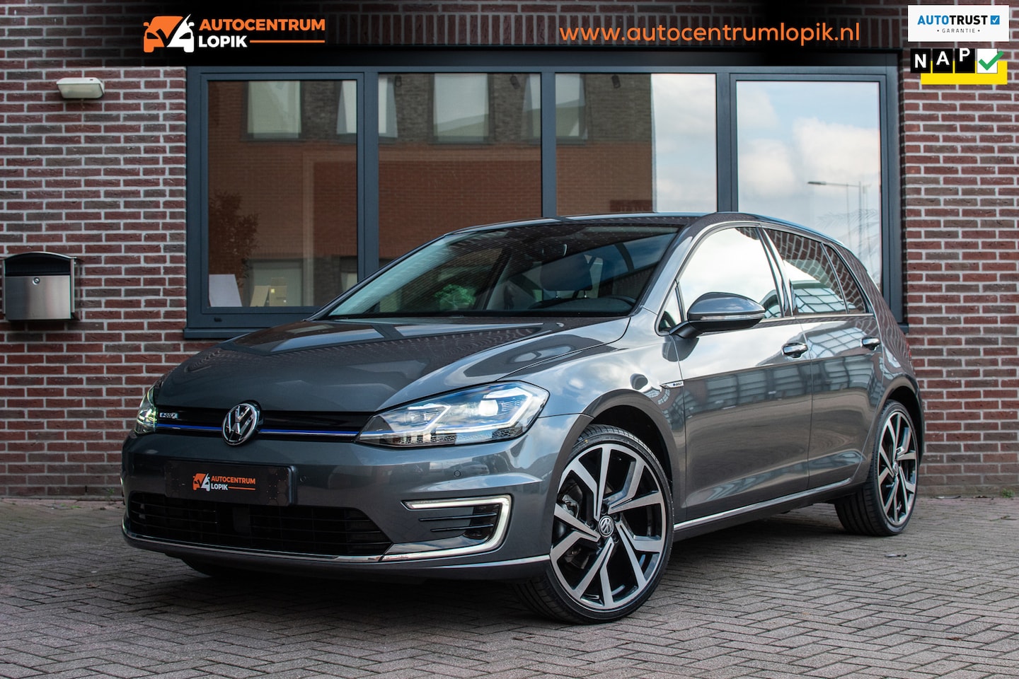 Volkswagen e-Golf - E-DITION *NAP*ACC*Virtual Cockpit*Stoelverwarming*Apple Carplay - AutoWereld.nl