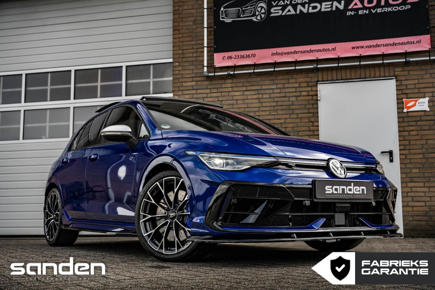 Volkswagen Golf - 2.0R 4Motion|Drift|AKRA|Pano|H/K|HUD|Memory - AutoWereld.nl