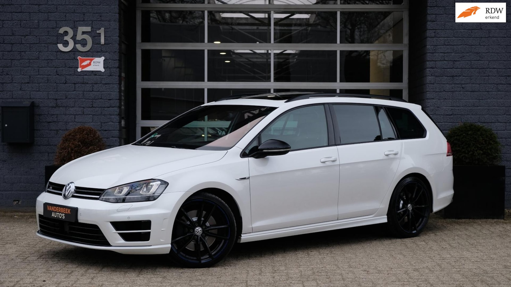 Volkswagen Golf Variant - 2.0 TSI R 4-Motion 300PK ACC|DCC|DYN|PANO|LEDER|CAMERA - AutoWereld.nl
