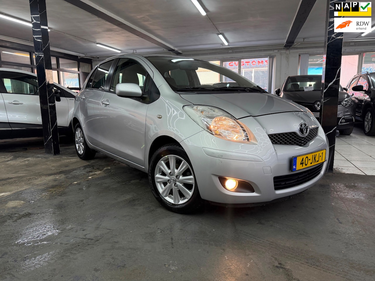 Toyota Yaris - 1.3 VVTi Executive Automaat | Airco | Keyless entry - AutoWereld.nl