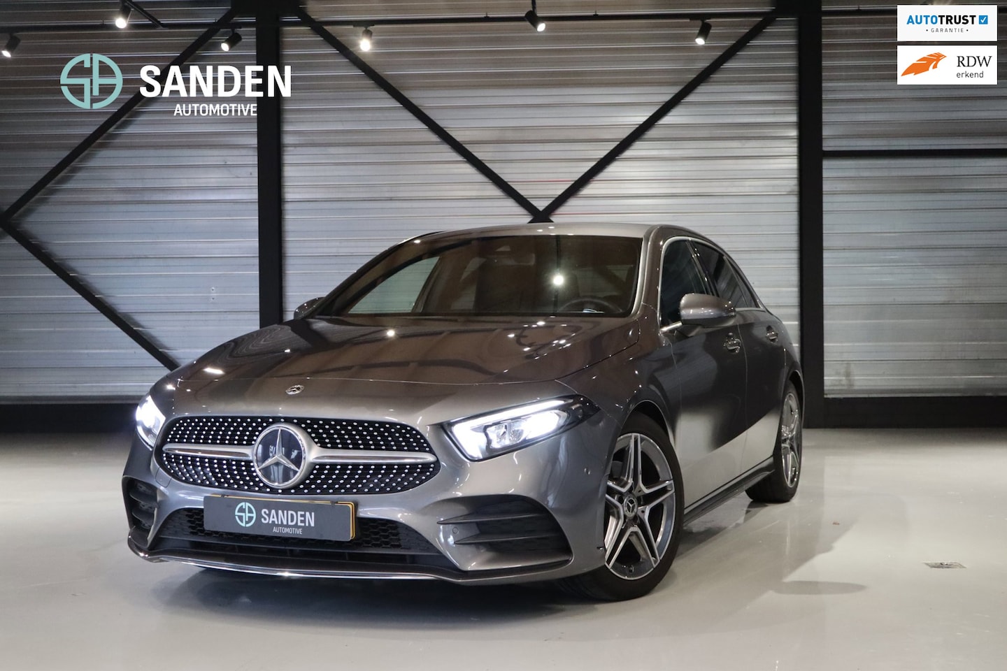 Mercedes-Benz A-klasse - 180 Business Solution AMG|Automaat|Navigatie|Camera|LED|18 inch|Etc. - AutoWereld.nl