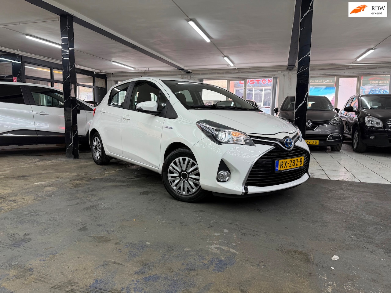 Toyota Yaris - 1.5 Hybrid Business Plus Dealer onderhouden - AutoWereld.nl