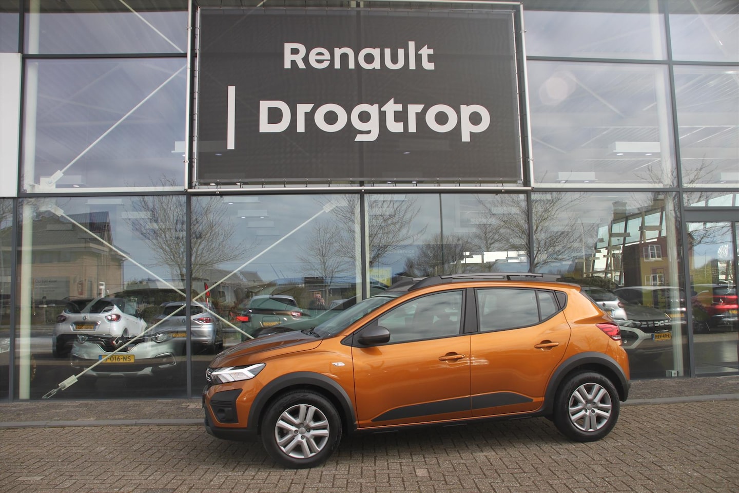 Dacia Sandero Stepway - 110PK-STEPWAY-EXPRESSION-19DKM-AIRCO-CRUISE-PDC- - AutoWereld.nl