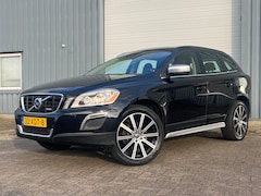 Volvo XC60 - 2.0 T5 FWD R-Design ✅ 1e eigenaar ✅ Nw APK ✅ Dealeronderhouden ☑️ 20” LMV ☑️ Trekhaak