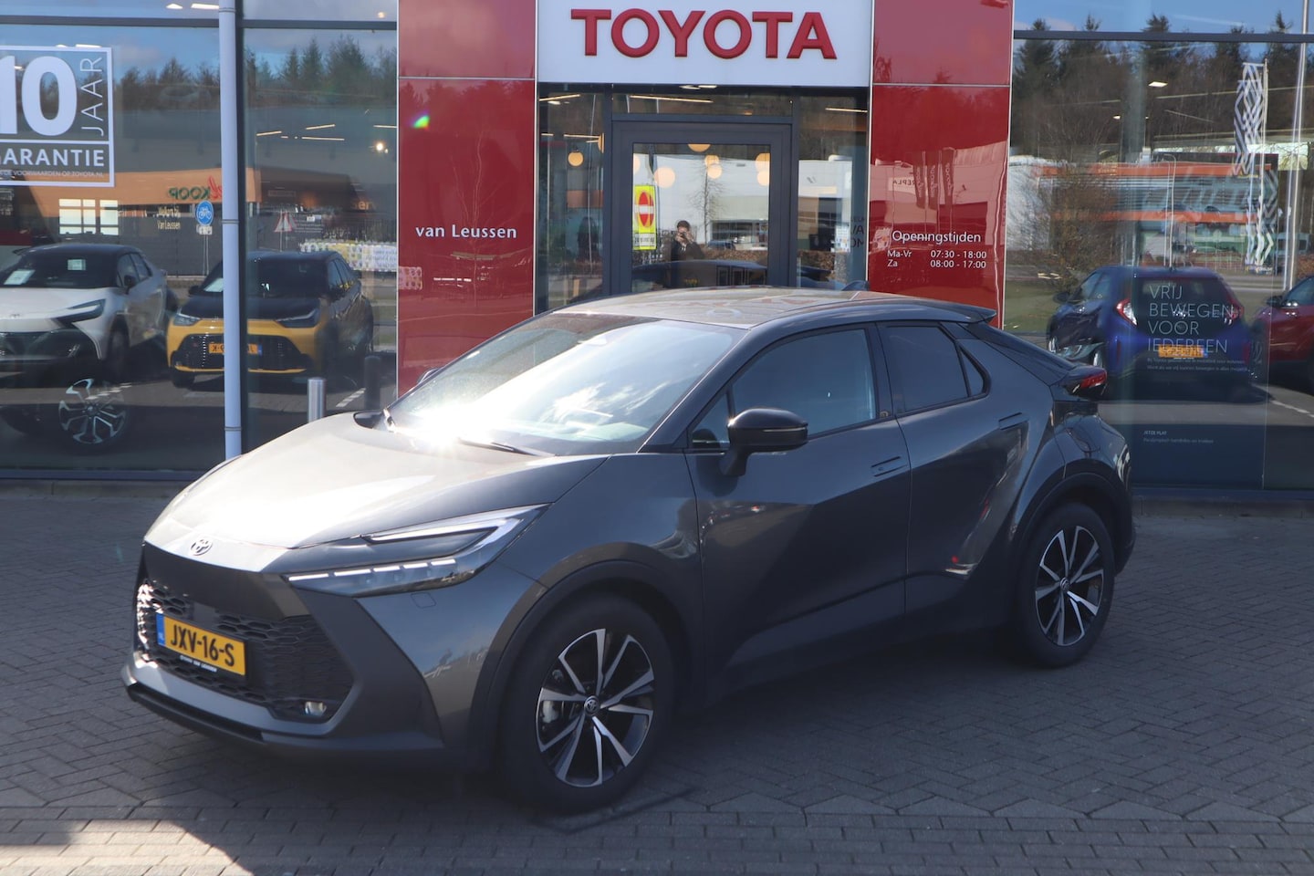 Toyota C-HR - HYBRID 140 FIRST EDITION ANDROID/APPLE STOEL/STUURVERW. P-SENSOREN EL-ACHTERKLEP DODEHOEK - AutoWereld.nl