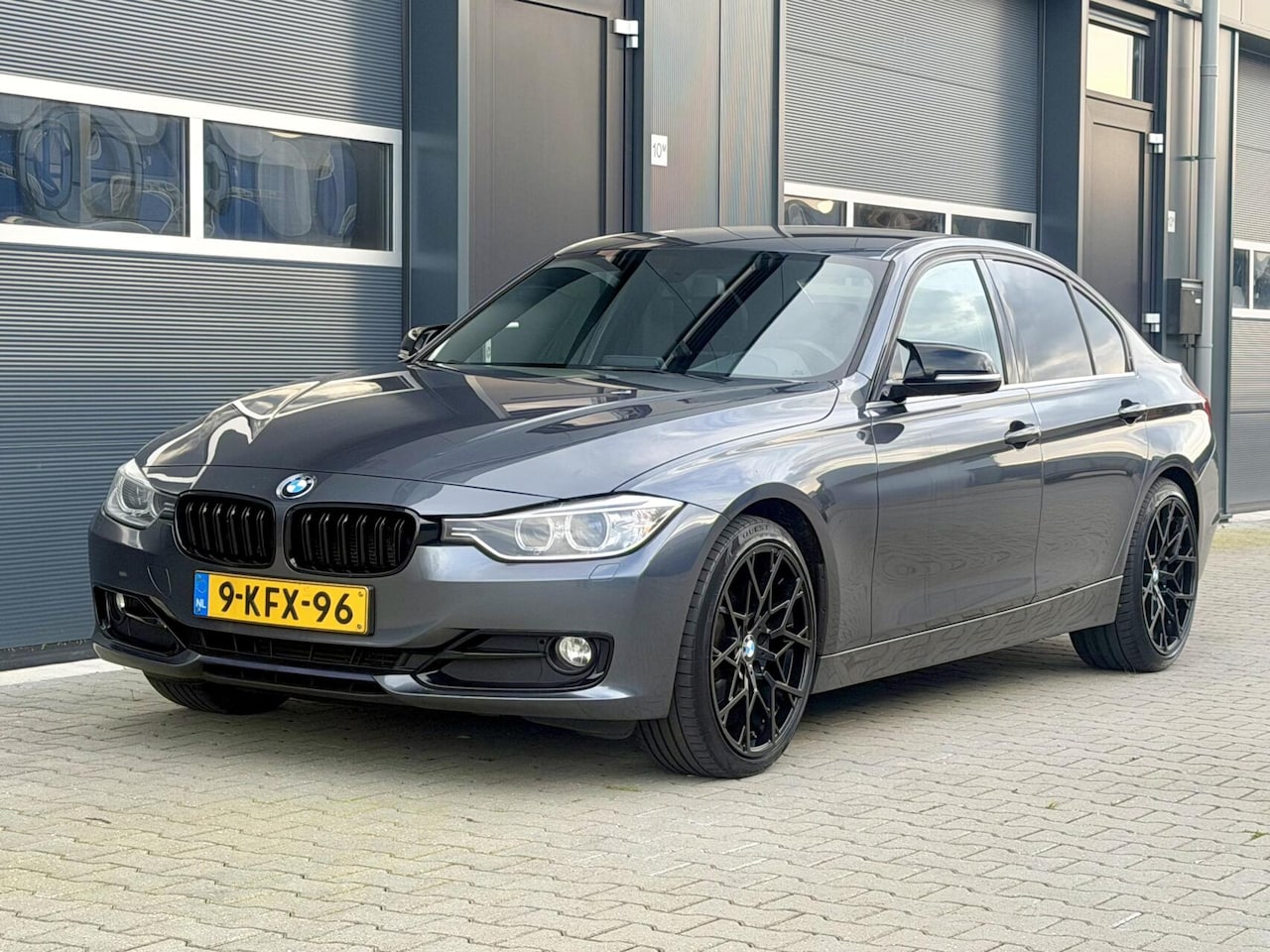BMW 3-serie - 320i Sport Uitvoering - Leer - Navi - Xenon - NL - AutoWereld.nl