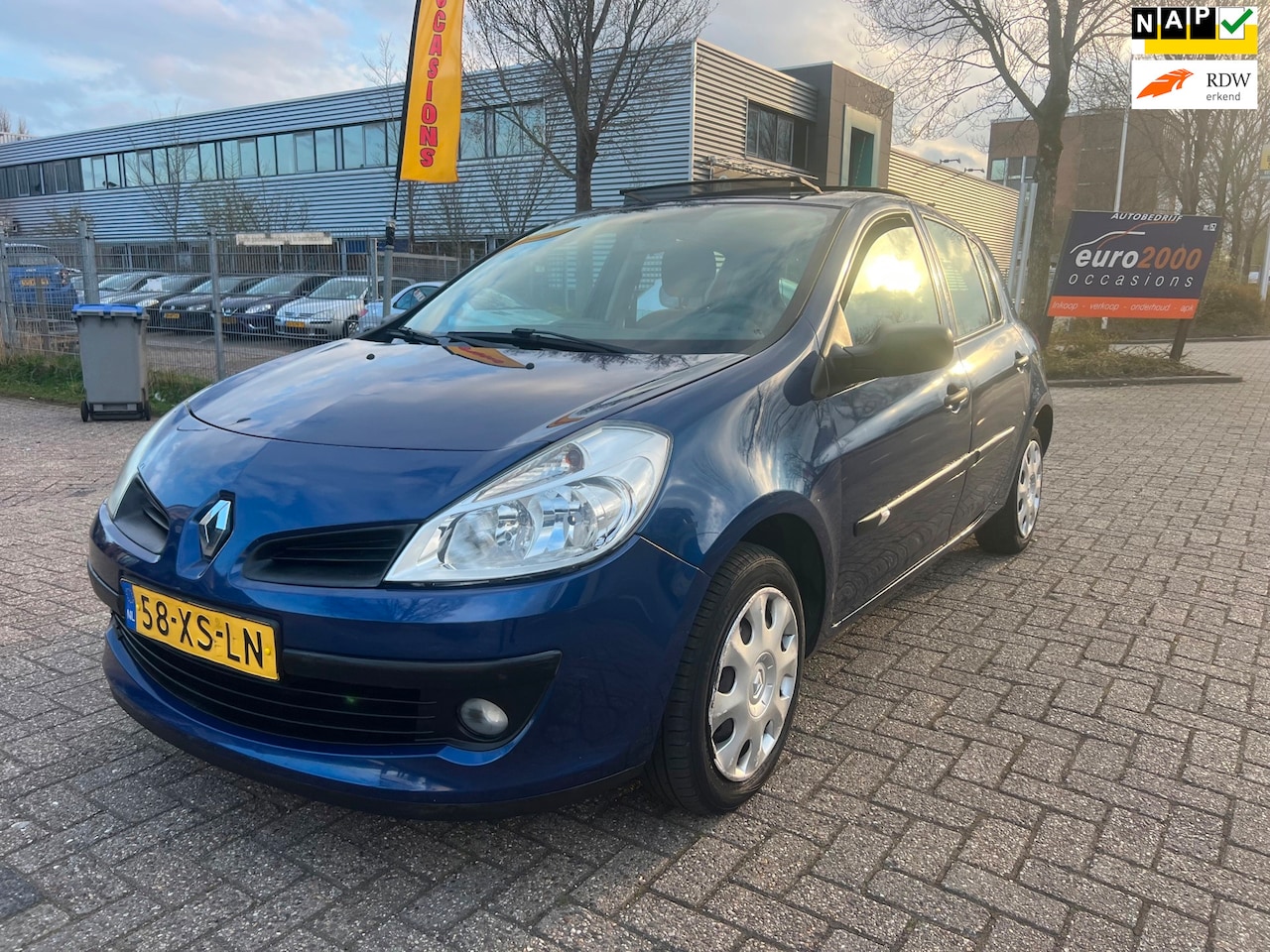 Renault Clio - 1.2-16V Business Line - Airco - Panoramadak ! - AutoWereld.nl