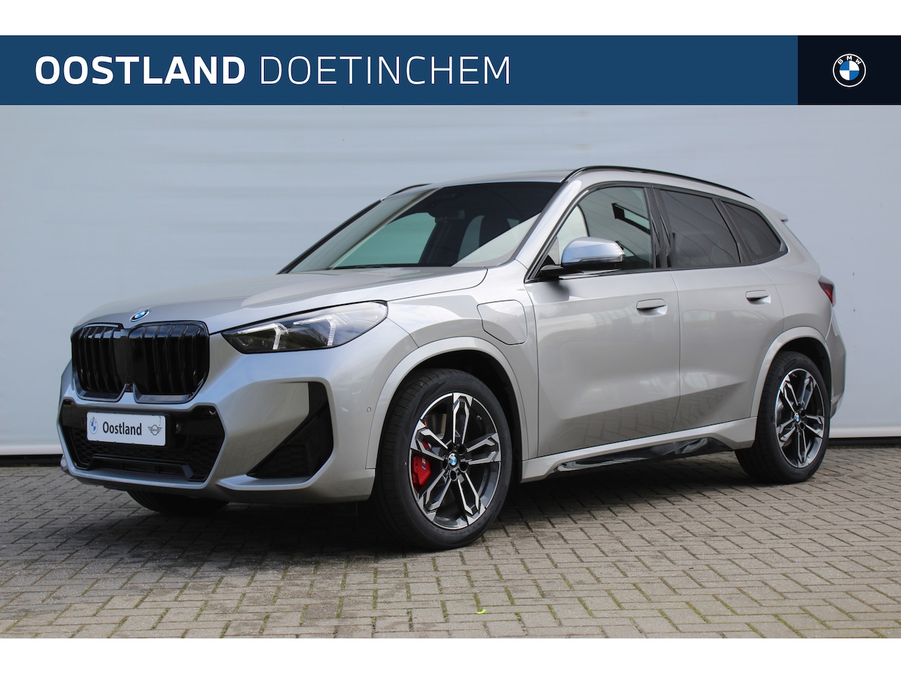 BMW X1 - xDrive25e M Sport Automaat / Panoramadak / Trekhaak / Sportstoelen / M Adaptief onderstel - AutoWereld.nl