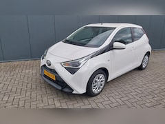 Toyota Aygo - 1.0 VVT-i x-play//CAMERA// APP CARPLAY/ANDRIOD AUTO
