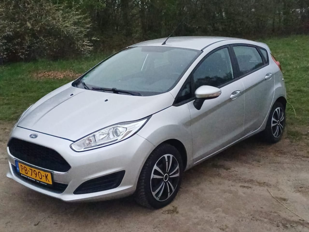 Ford Fiesta - 1.0 Style Essential Met nieuwe remschijven en 2 nieuwe banden. - AutoWereld.nl