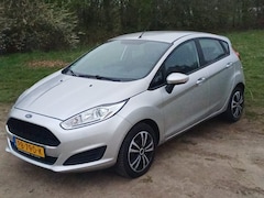 Ford Fiesta - 1.0 Style Essential Met nieuwe remschijven en 2 nieuwe banden.