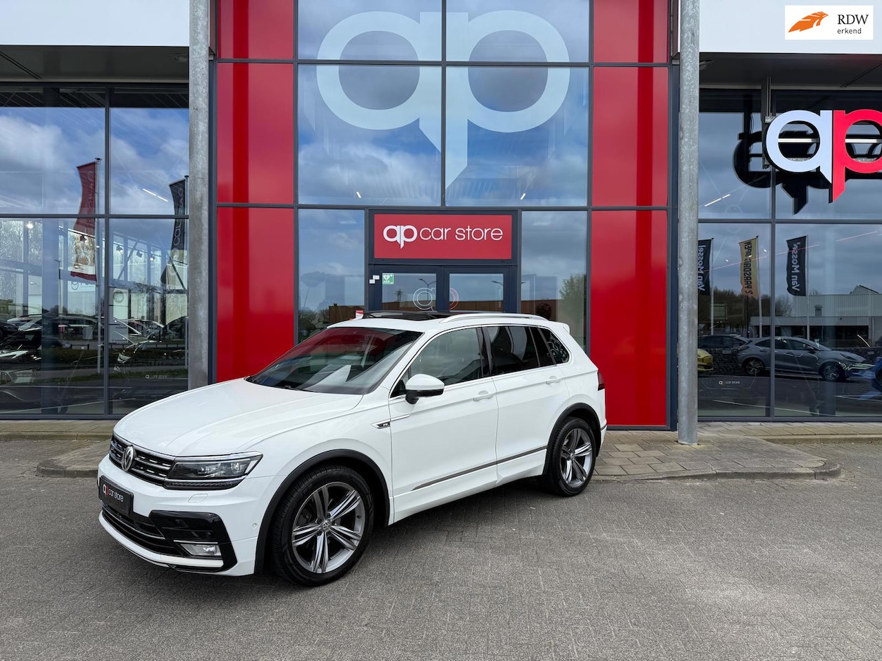 Volkswagen Tiguan - 1.4 TSI ACT Business R 3 X R-Line Vol | Panorama | 360 Camera | Memory Seats | Leder | Tre - AutoWereld.nl