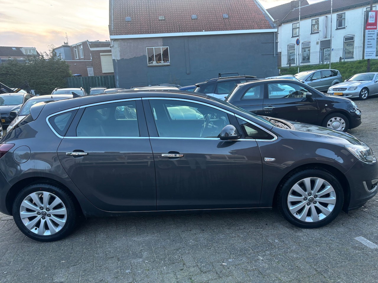 Opel Astra - 1.4 Turbo Cosmo