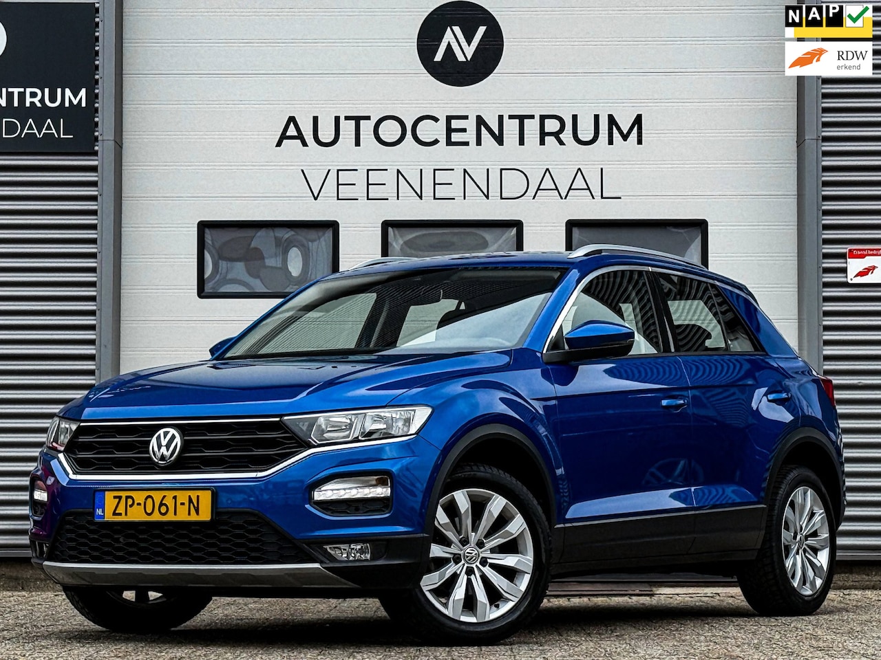 Volkswagen T-Roc - 1.0 TSI Style Business 116 PK VIRTUAL/CARPLAY/NL AUTO/EL. ACHTERKLEP/PDC/NAP - AutoWereld.nl